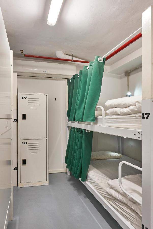 Hola Hostal Collblanc L'Hospitalet de Llobregat Exterior photo