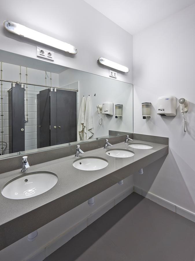 Hola Hostal Collblanc L'Hospitalet de Llobregat Exterior photo