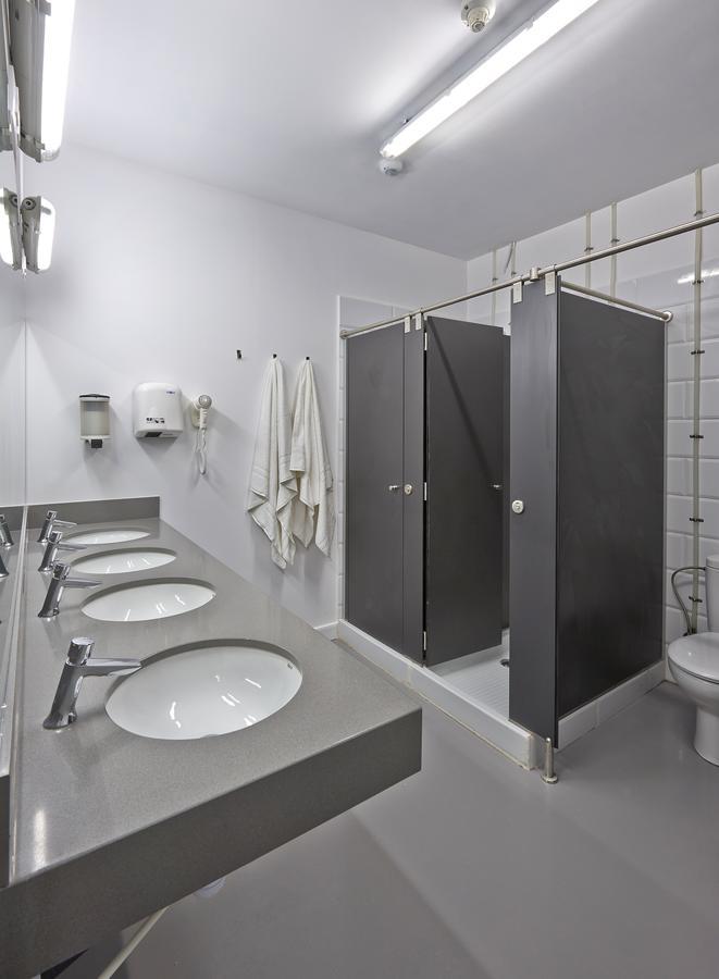 Hola Hostal Collblanc L'Hospitalet de Llobregat Exterior photo