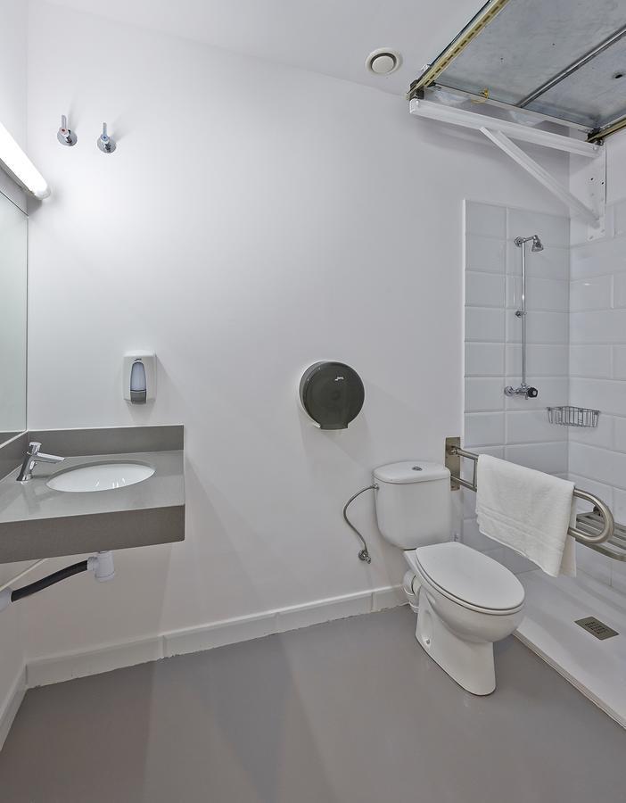 Hola Hostal Collblanc L'Hospitalet de Llobregat Exterior photo